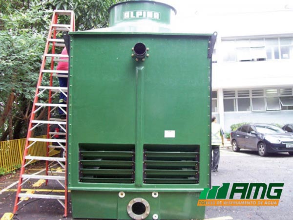 Montaje de torre de enfriamiento de agua Alpina