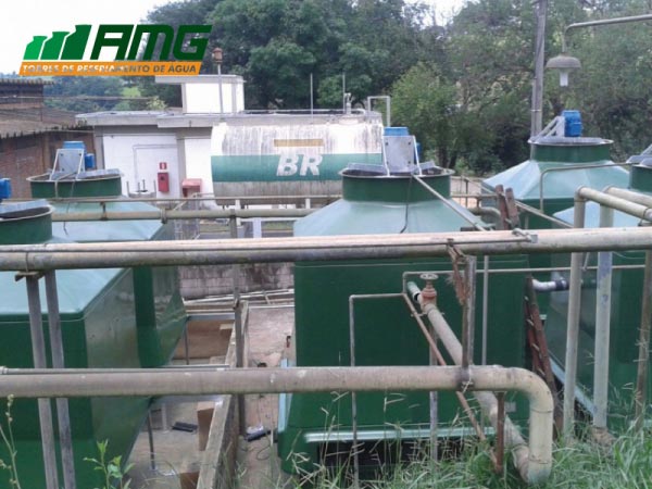 Restauración de siete torres de fibra de vidrio y una en concreto