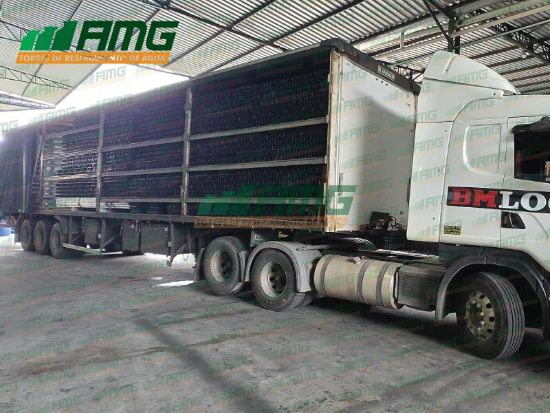 Torre de enfriamiento de agua para una planta de etanol en Paraguay.