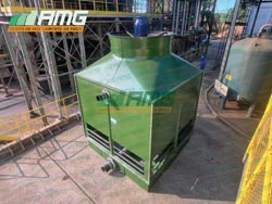 Torre de refrigeración de agua industrial en funcionamiento en Senges/PR