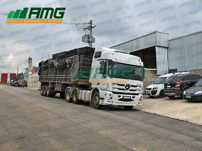 Carga de relleno y eliminador de gotas fabricado por AMG